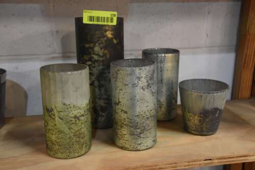 (5) - MATCHING TABLE D&Eacute;COR / VASES