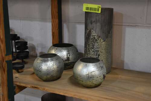 (4) - MATCHING TABLE D&Eacute;COR / VASES