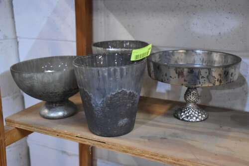 (4) - MATCHING D&Eacute;COR / VASES