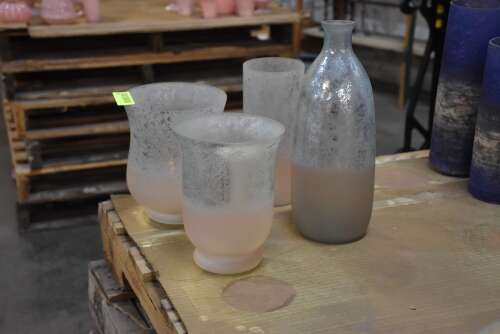 (4) - MATCHING D&Eacute;COR / VASES