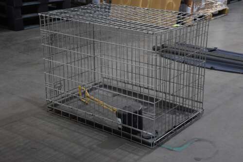 HEAVY DUTY DOG CAGE WITH POOP SCOOP