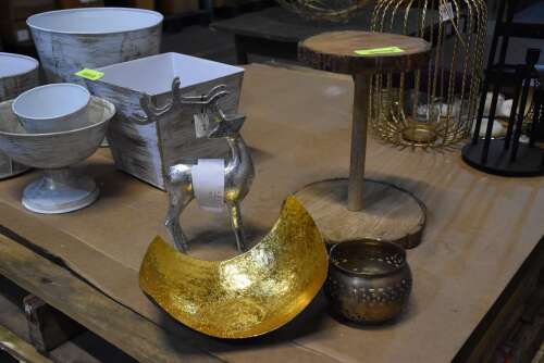 ASSORTED D&Eacute;COR AND CANDLES