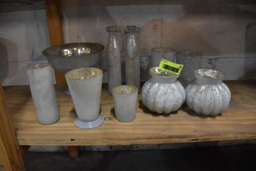 (10) - MATCHING TABLE D&Eacute;COR / VASES