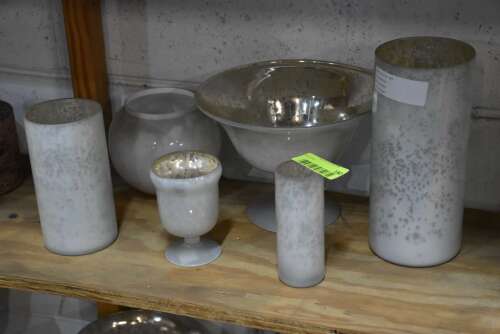 (6) - MATCHING TABLE D&Eacute;COR / VASES