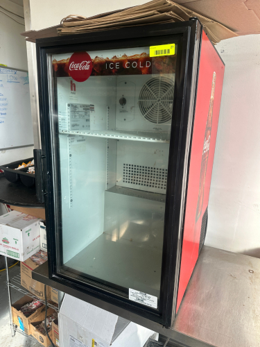TRUE COUNTER TOP MERCHANDISER COOLER.
