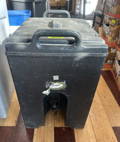 CAMBRO BLACK INSULATED BEVERAGE DECANTER.