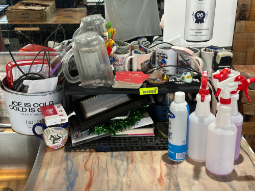 (1) LOT OF MISC CLEANING SUPPLIES