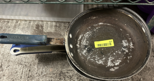 (4) 10" SKILLETS.