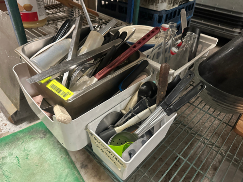 (1) LOT OF ASSORTED UTENSIL