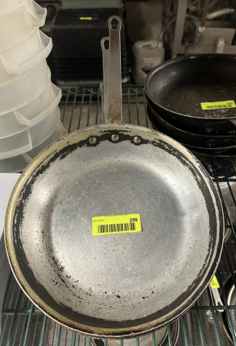 (4) 10" SKILLETS.