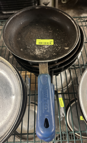 (4) 10" SKILLETS.