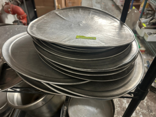 (30) ASSORTED PIZZA PANS