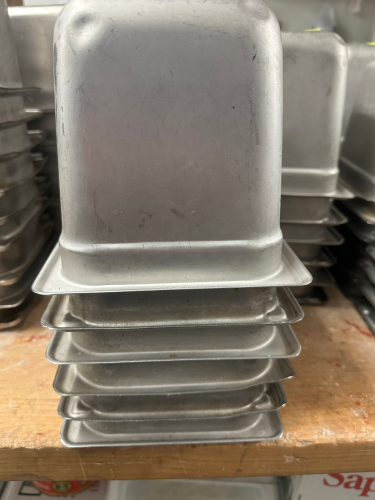 (6) 1/6 SIZE STAINLESS INSERTS.