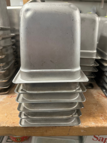 (6) 1/6 SIZE STAINLESS INSERTS.