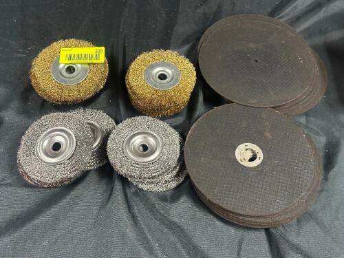 (1) LOT OF ASSORTED WIRE BRUSH WHEELS AND CUT OFF DISCS.