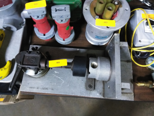 (1) CHUCK SPINDLE