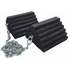 (1) SET OF (2) RUBBER WHEEL CHOCKS