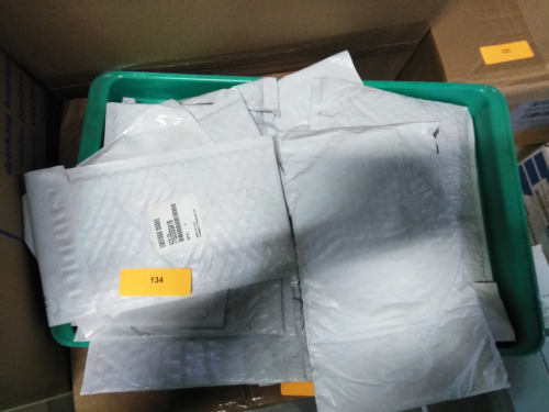 (1) TRAY OF MISC ABRASIVE ITEMS