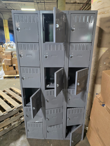 (1) STORAGE LOCKER