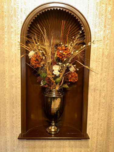 POLISHED METAL VASE W/ FAUX FLORAL ARRANG MET.