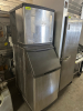 MANITOWOC 350 LB. AIR COOLED ICE HEAD WITH STORAGE BIN