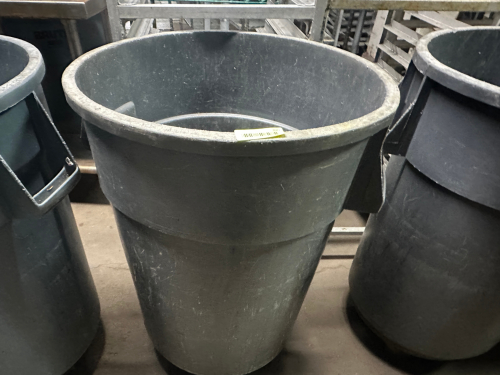 RUBBERMAID BRUTE 44 GALLON TRASH CAN W/ DOLLY.