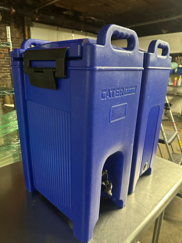 CATER GATOR INSULATED BEVERAGE DISPENSER / DECANTER.