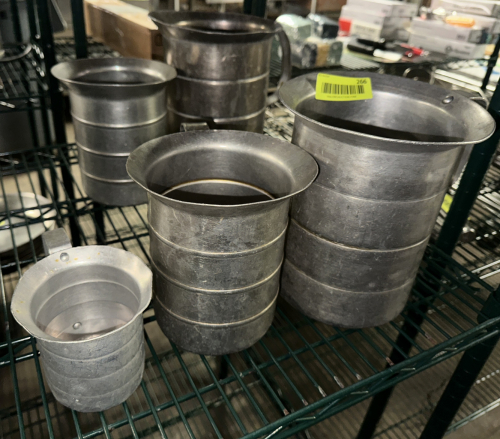 (5) PIECE ALUMINUM MEASURING CUP SET.