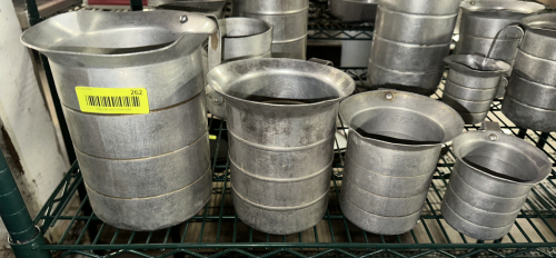 (4) PIECE ALUMINUM MEASURING CUP SET.