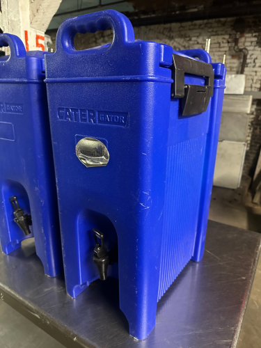 CATER GATOR INSULATED BEVERAGE DISPENSER / DECANTER.