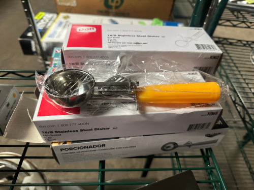 (6) STAINLESS SCOOPS ( NEW IN THE BOX )