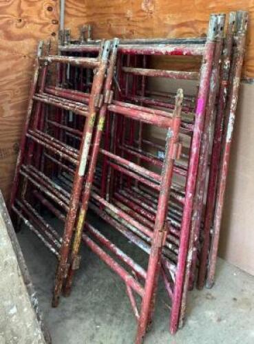 ASSORTED SCAFFOLDING UPRIGHTS AS SHOWN