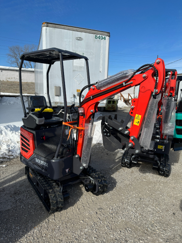 CFG INDUSTRIAL MX15RX MINI EXCAVATOR &ndash; 13.5 HP GAS RATO R420D ENGINE, HYDROSTATIC DRIVE, RUBBER TRACKS, DUAL PILOT CONTROLS, AUXILIARY HYDRAULICS, MANUAL THUMB & 42? BLADE FOR DIGGING/GRADING. OPERATING WEIGHT APPROX 2,070 LB, MAX DIG DEPTH ~5.8 FT, MAX D