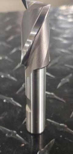 DESCRIPTION: (1) HSS 2 FLUTE SQ. END MILL INFORMATION: HERTEL 41116237 RETAIL$: $41.58 SIZE: 3/4" 1-5/16" LOC 1/2" SHANK QTY: 1