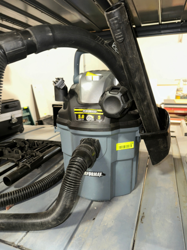 5 GALLON SHOP VACUUM.