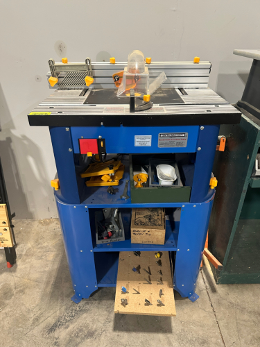 CENTRAL MACHINERY ROUTER W/ FULL SIZE TABLE