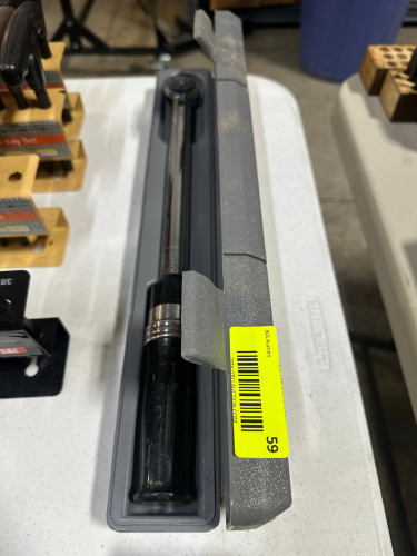 LARGE RATCHET SET W/ CASE.
