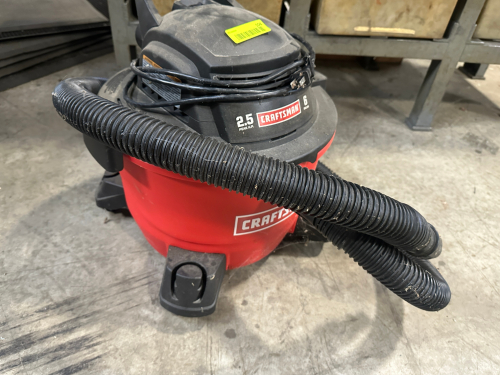 CRAFTSMAN 6 GALLON SHOP VACUUM.