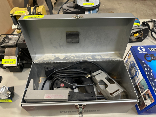 BLACK AND DECKER PLATE JOINER W/ CASE.
