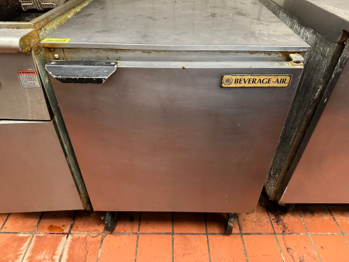 BEVERAGE AIR SINGLE DOOR UNDER COUNTER FREEZER.