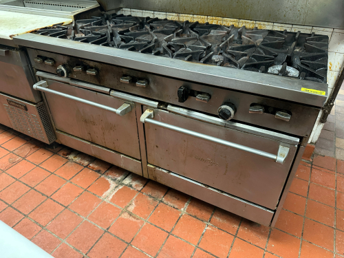 SUN FIRE TEN BURNER GAS RANGE W/ LOWER DOUBLE OVEN.