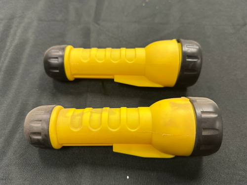 (20) BATTERY POWERED FLASH LIGHTS.