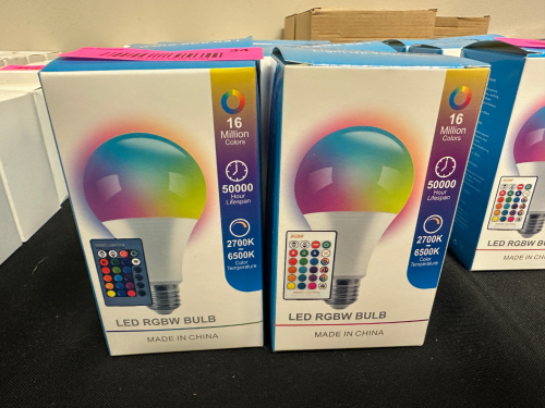 (4) LED RGBW LIGHT BULBS WITH REMOTE CONTROLLER