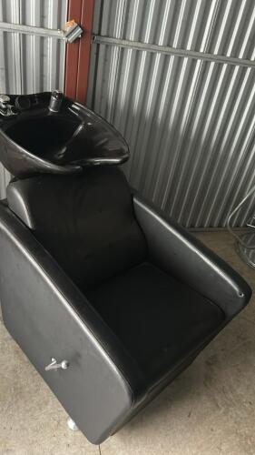 PROFESSIONAL BLACK SHAMPOO BACKWASH UNIT W/ KICK OUT LEG REST