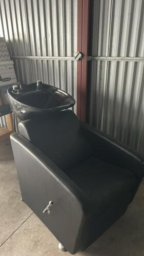 PROFESSIONAL BLACK SHAMPOO BACKWASH UNIT W/ KICK OUT LEG REST