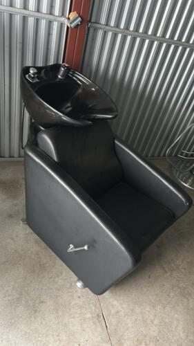 PROFESSIONAL BLACK SHAMPOO BACKWASH UNIT W/ KICK OUT LEG REST