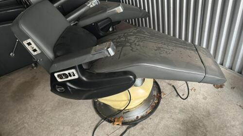 PROFESSIONAL KOKEN BARBER CHAIR WITH HEAVY HYDRAULIC BASE