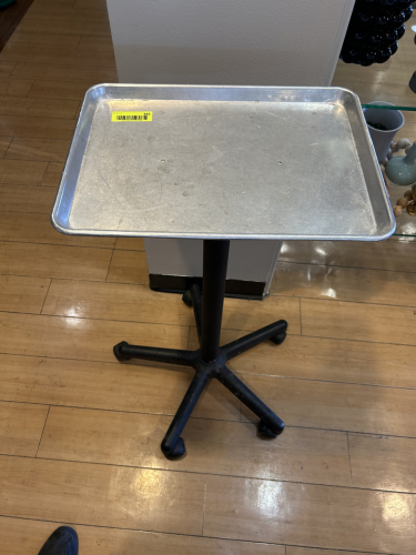 ROLL ABOUT BEAUTICIANS TRAY STAND / WORK STAND.
