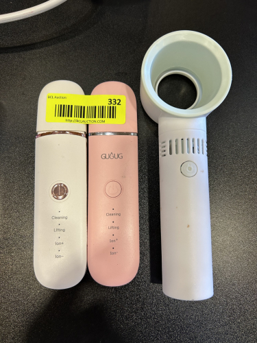 LOT OF HANDHELD BEAUTY DEVICES INCLUDING TWO GUGUG FACIAL SKIN CARE DEVICES WITH CLEANING, LIFTING, ION+ AND ION- MODES