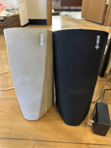 PAIR OF HEOS WIRELESS SPEAKERS, ONE WHITE AND ONE BLACK. INCLUDES POWER ADAPTER